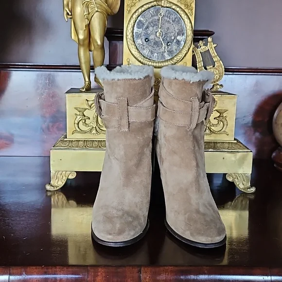 Authentic Burberry booties - Picture 7 of 11